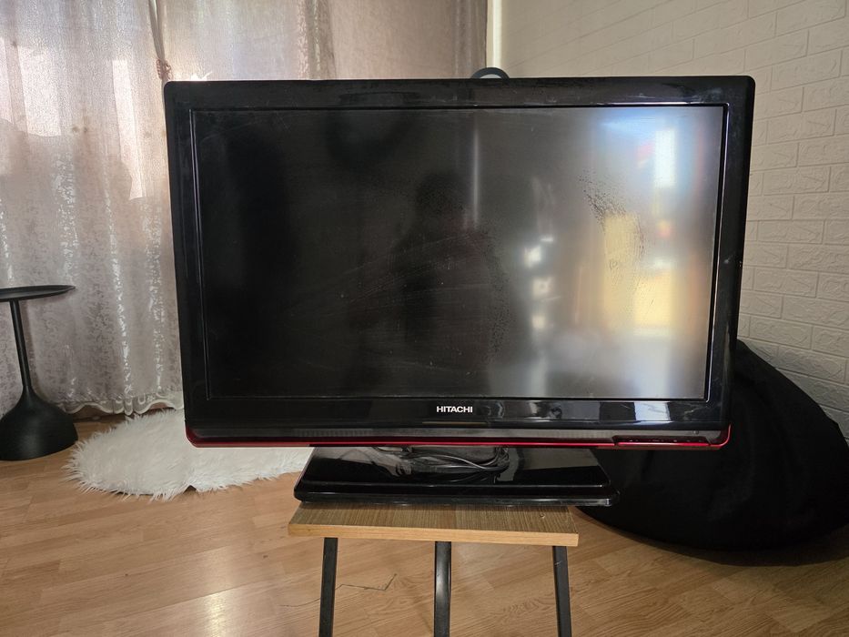 Телевизор марки Hitachi
