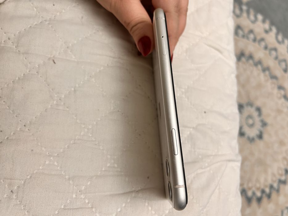 продам IPhone 11