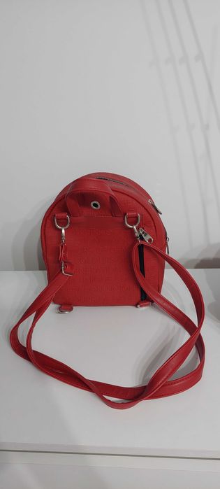 Малка червена раница