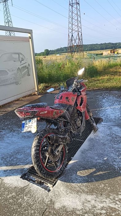 Vând motocicletă Honda 125cc, merge şi se prezintă bine.