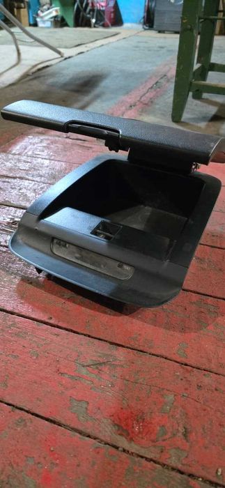 Бардачок Subaru Forester SG