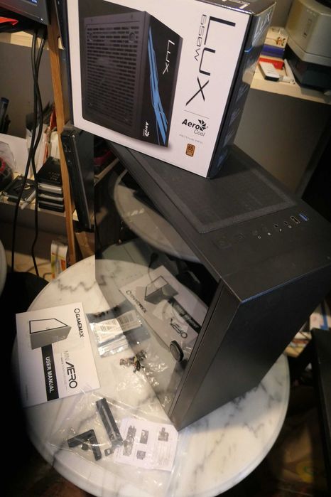 Carcasa GAMEMAX MiniAero MATX MiniTower PC + Sursa Alimentare AeroCool LUX 650W 80 Bronze