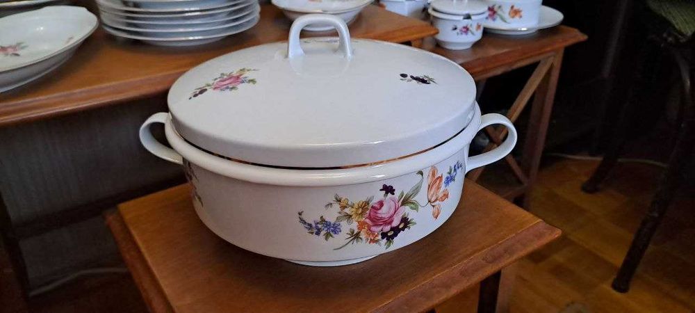 Сервиз столовый на 12 персон новый , Германия.