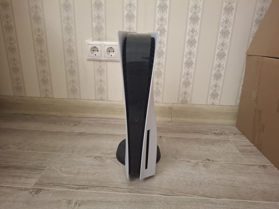 Продам пс5 (бу)   2 джойстика 4 дисковых игр
