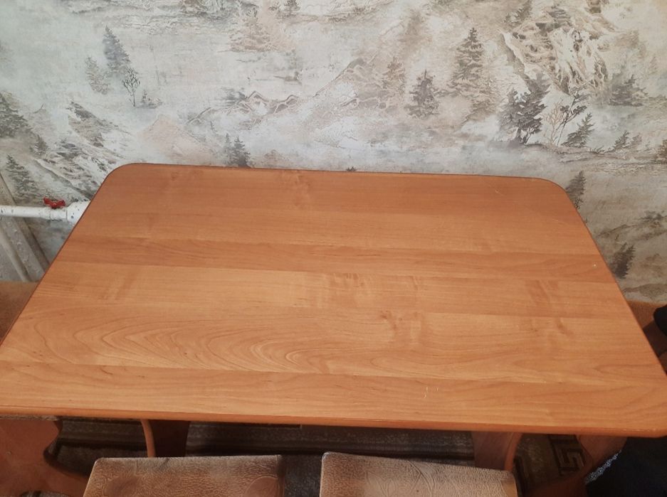 Продам б/у стол и 4 стула за 20 тыс. тенге