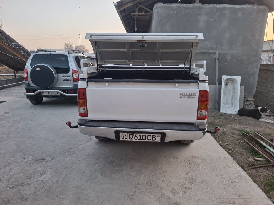Продается TOYOTA HILUX 2008год в хорошем состоянии
