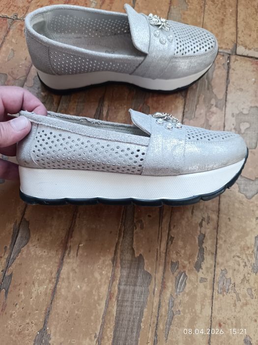 Продам женскую обувь.