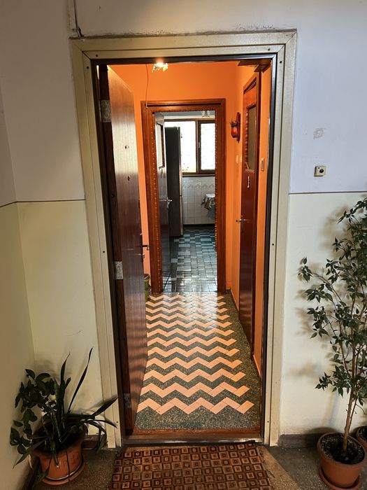 Bucuresti Parcul Pacii  3 semidecomandate 117000 euro