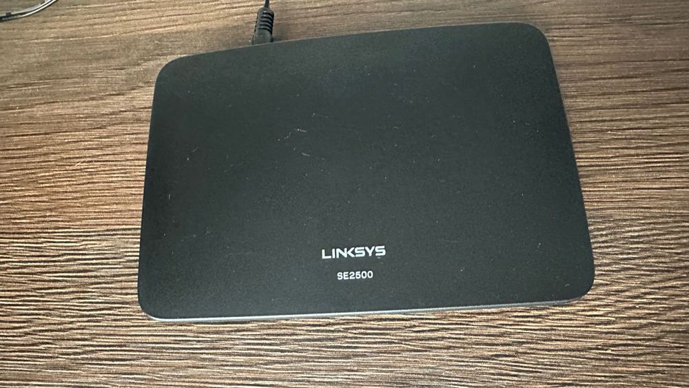 Switch Linksys SE2500 5-port 10/100/1000 Mbps Суич