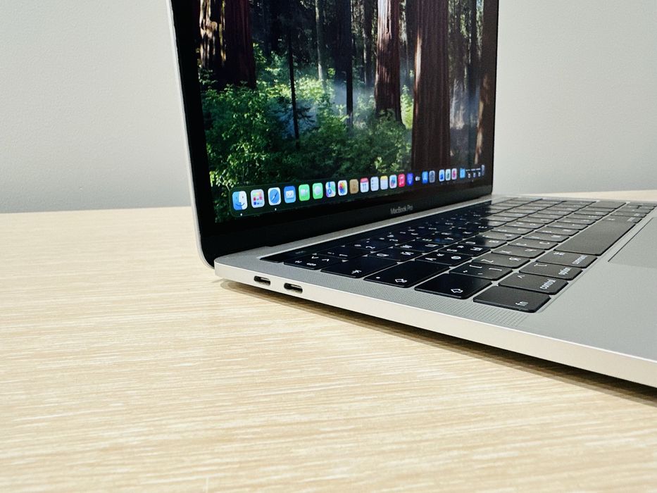 MacBook Pro TouchBar, МакБук Про Silver 256GB