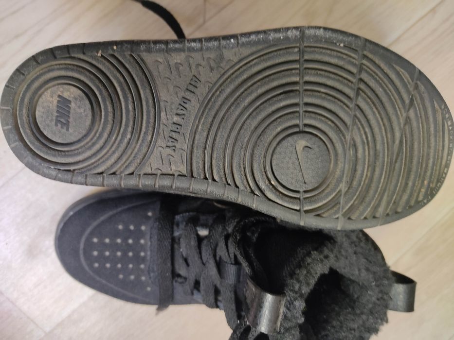 Продам детские теплые кроссовки