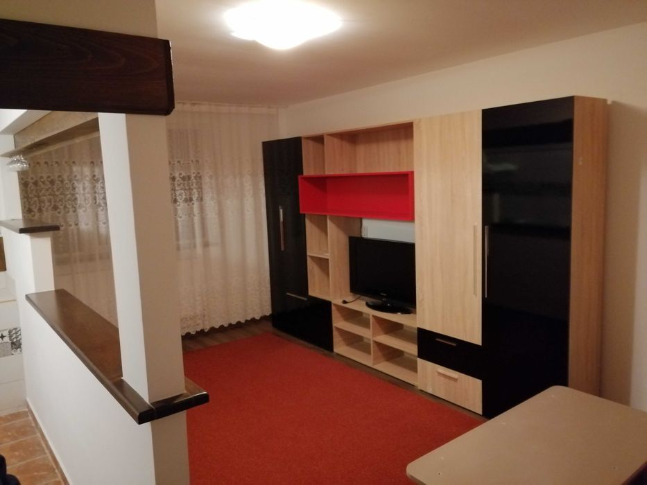 Inchiriez apartament vis-a-vis de promenada bloc nou