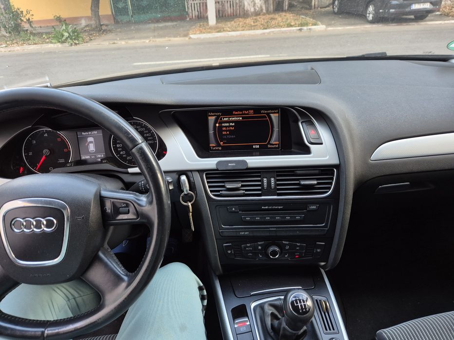 Vand audi a4  sau schimb cu rulota goală fast fud 5m  pe 2 axe