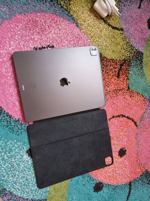 Apple iPad pro 5 de  12,9 inch cu Apple smart keyboard