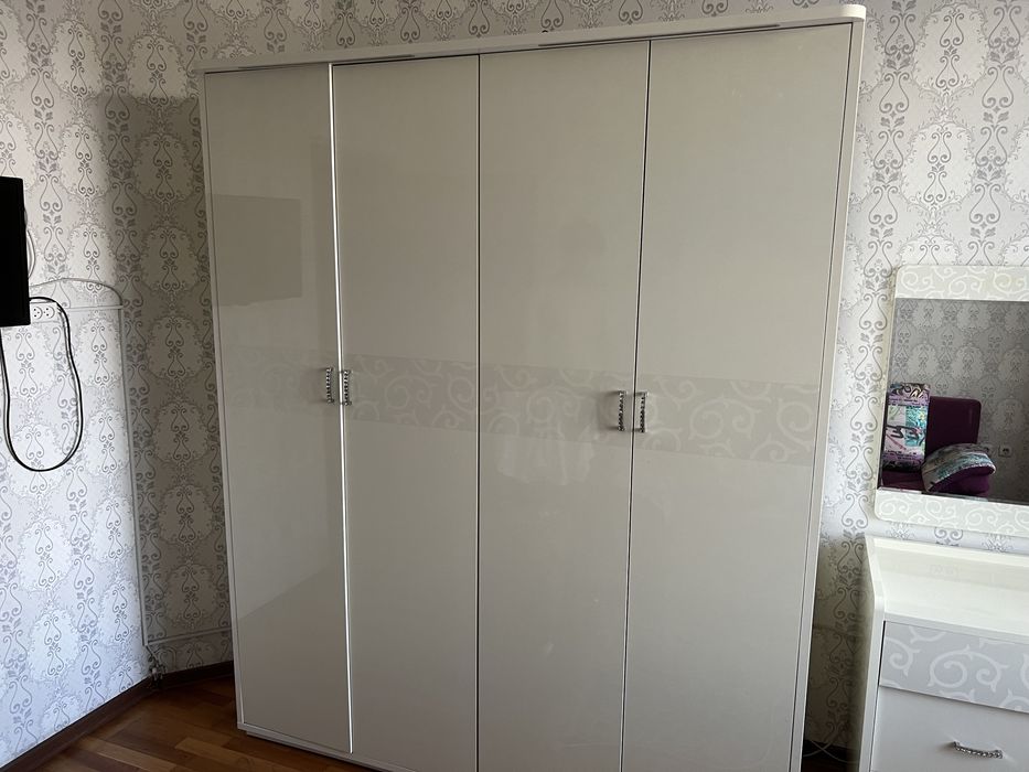 Диван. Шкаф. Комод.