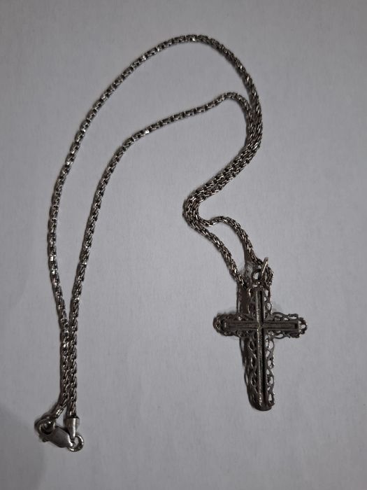 Сребърно ново синджирче с кръст