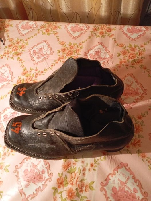 Продам лыжные ботинки