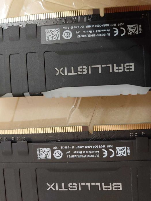32GB DDR4 3000Mhz CL15 - Crucial Ballistix RGB