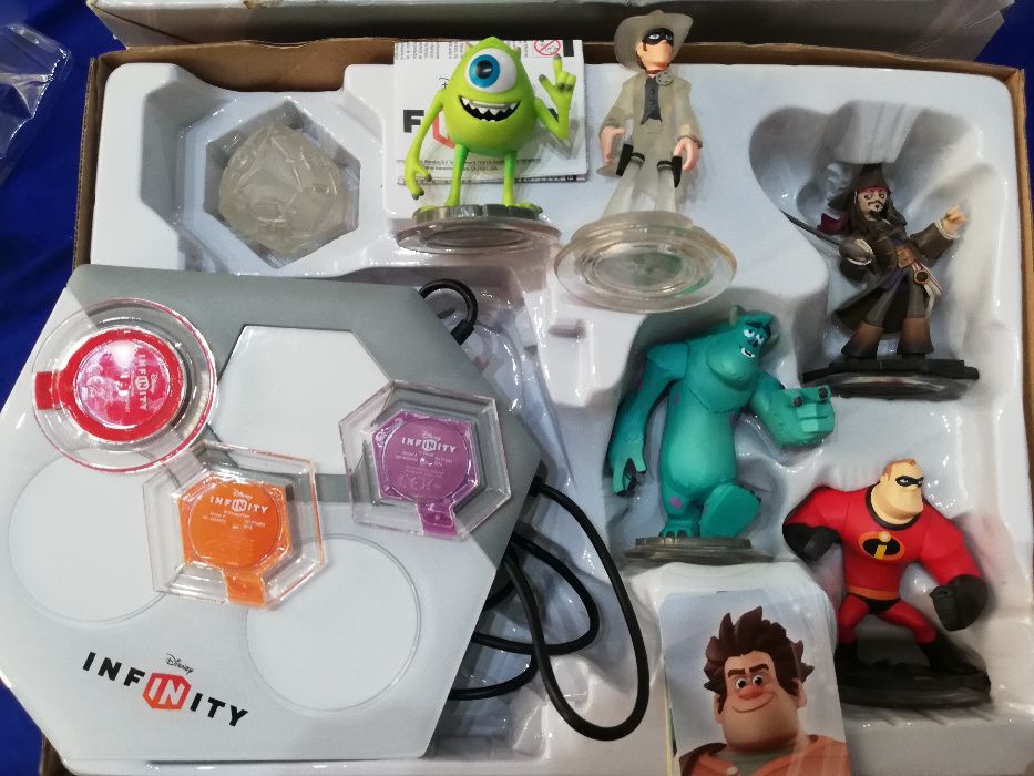 Disney Infinity Starter Pack Wii cu 8 figurine si 3 Power discuri