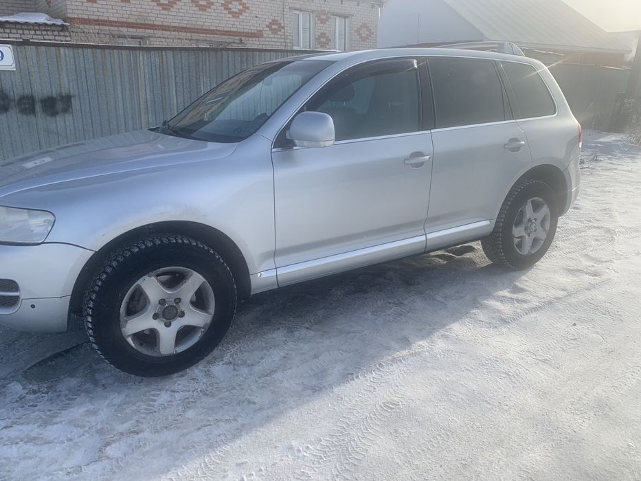 Машина Volkswagen Touareg