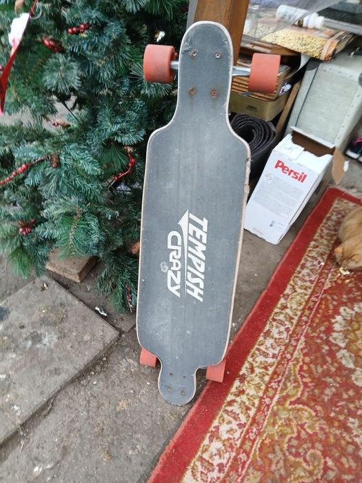 Vand skatebord aproape nou