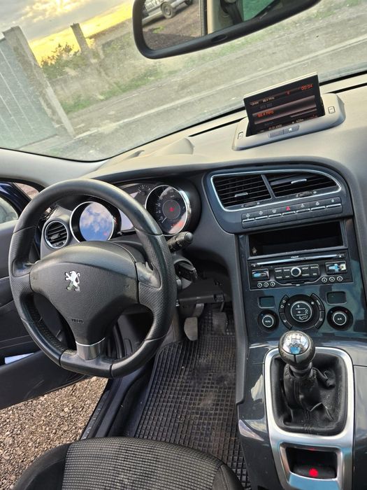 Peugeot 5008 1.6hdi 2012g.