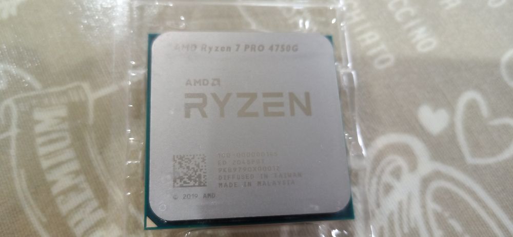 Продавам процесор AMD Ryzen 7 PRO 4750G