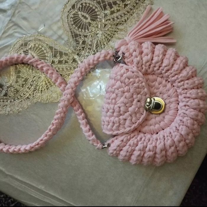 Qo'l mehnati. Sumkalar, belanchak, karzinkalar zakazga to'qib beramiz.