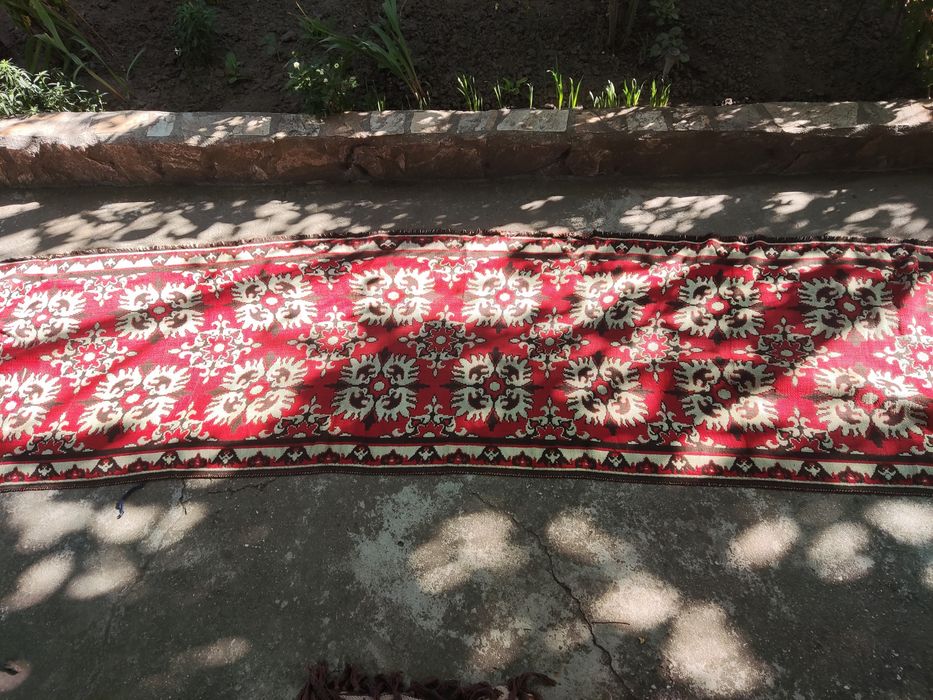 Стари ръчно тъкани черги и килими