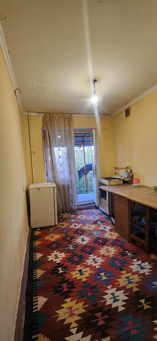 Срочно продается 1  ком.. квар.. 4 этаж  ул.Шота Руставелли