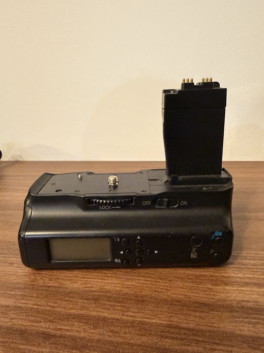 DSLR Canon EOS 600D Kit 18-55mm IS II + Battery Grip + 4 Baterii + Accesorii complet