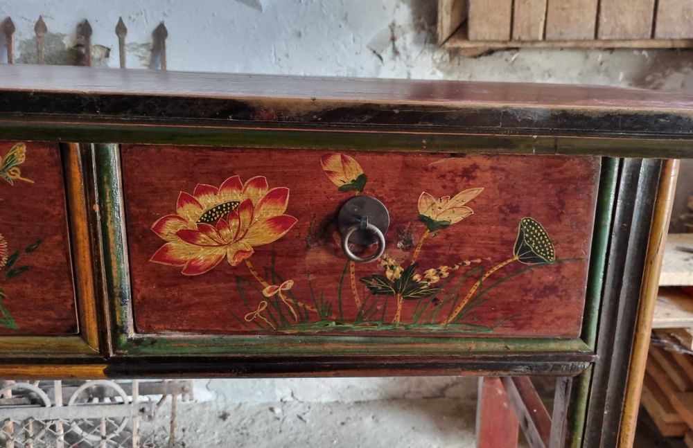 Mobila veche lemn masiv stil asiatic pictate manual. Comoda cufere