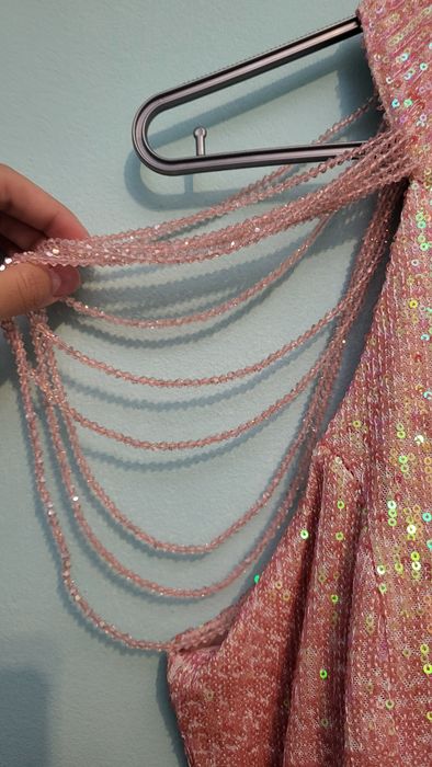 Вечернее платье розовое открытые плечи