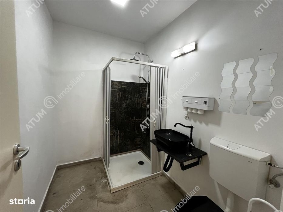 Spatiu comercial de 2 camere cu 2 bai 3 locuri de parcare zona Lazaret