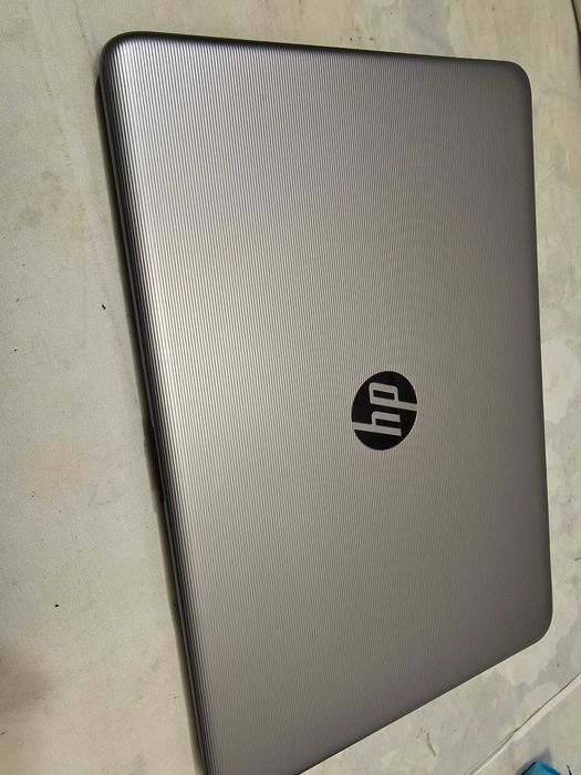 Laptop HP "17 Intel i3 gen 6 SSD 240gb model: tpn-w121