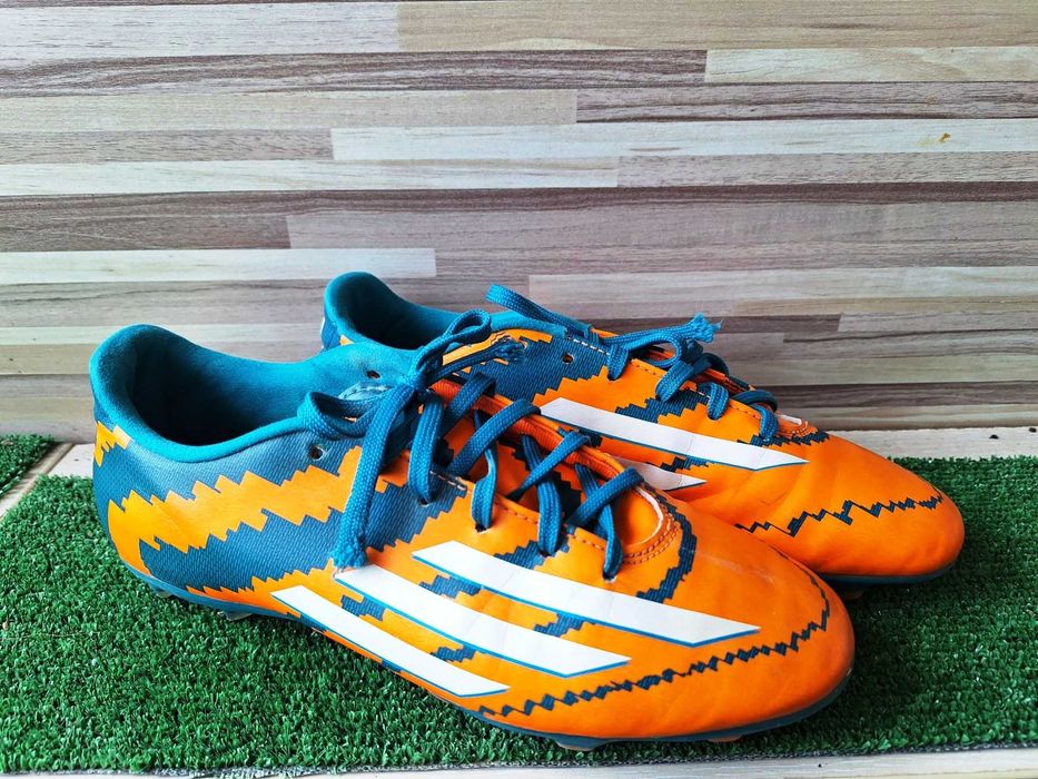 Футболни обувки Адидас /бутонки/