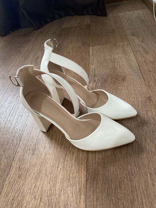 Туфли белый 38 размер