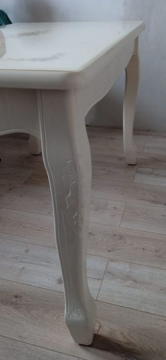 Продаю кухонный стол .