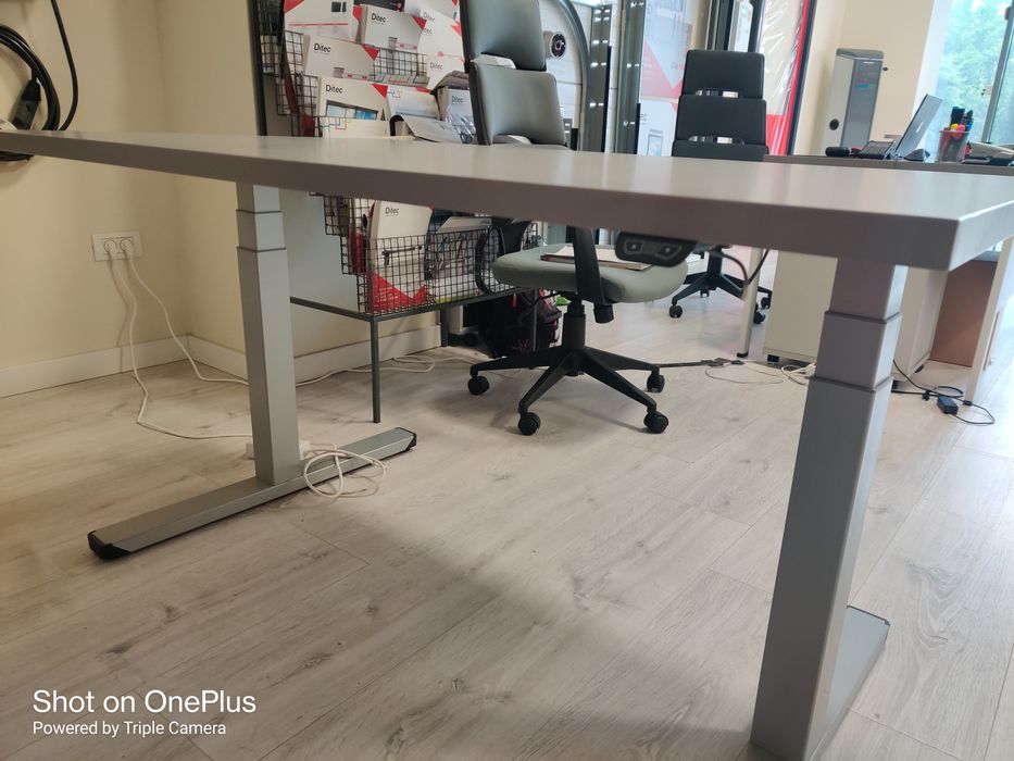 Standing desk/ birou reglabil pe înălțime