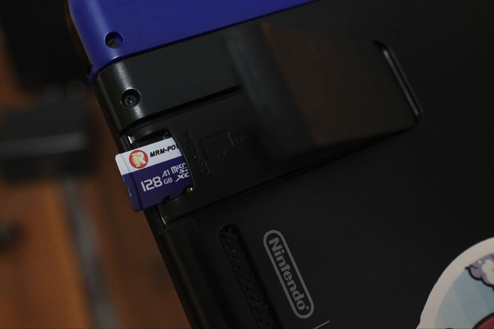 Продам Nintendo Switch 1gen + игры с аккаунтом