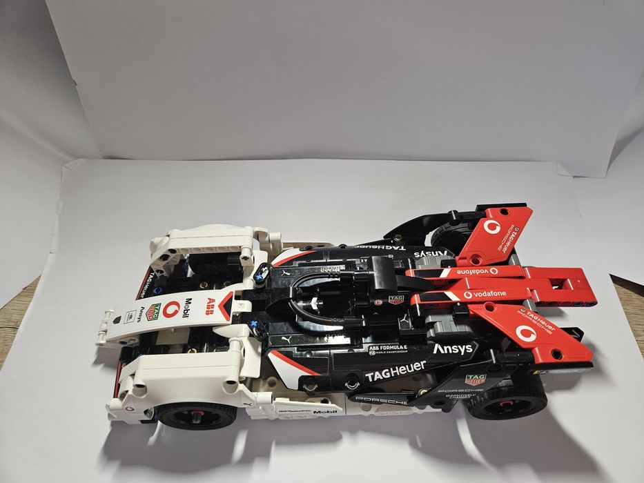 LEGO Formula E Porsche 99X Electric (42137)