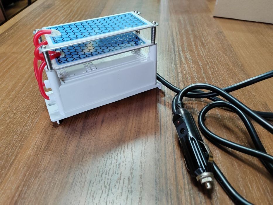 Озоновый дезинфектор для автомобиля.