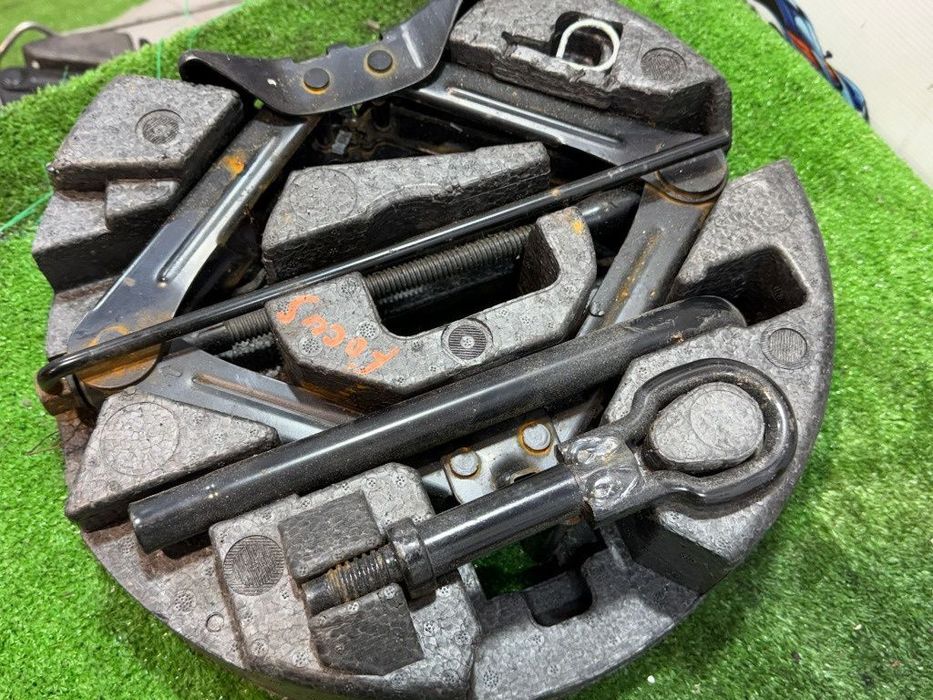 Kit roata rezerva ford focus 2012 1.6 diesel 2013 cod oem 5212118