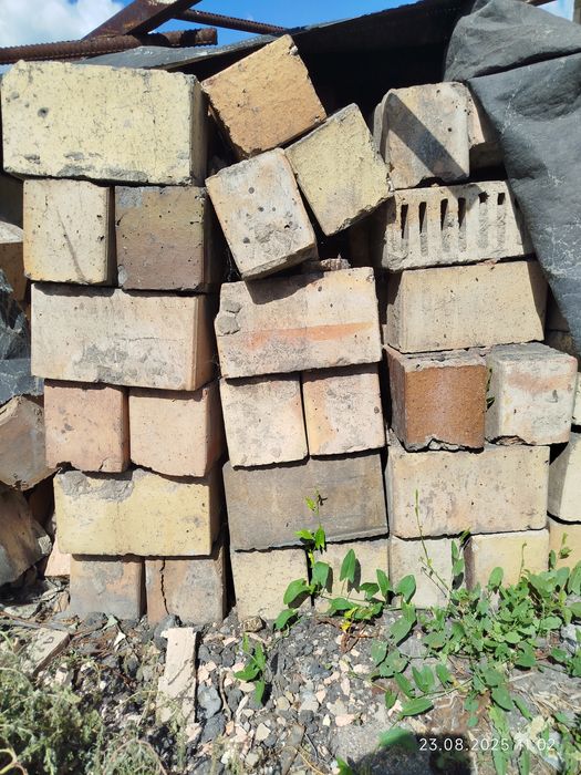 Продам б/у кирпич