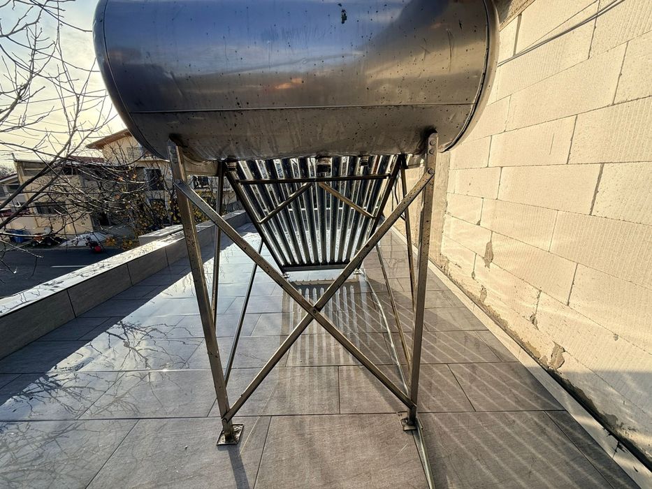 Panou solar apa calda vara / iarnă presurizat 100L Inox, 10 tuburi Heat Pipe, panou solar apa calda cu presiune boiler cu rezistență electrică