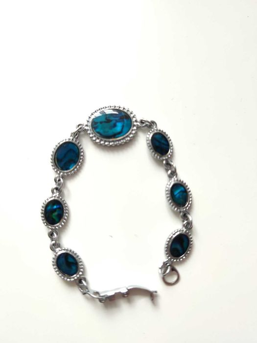 Красива гривна в тюркоазено