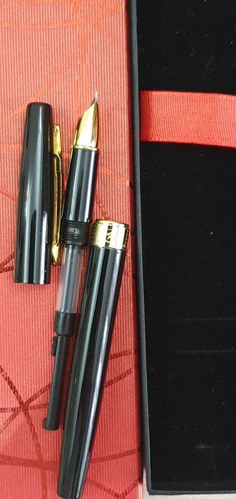 Stilou negru-auriu - deosebit(DLM - 280), nou