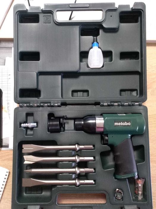 Отвертки, молотки, зубило