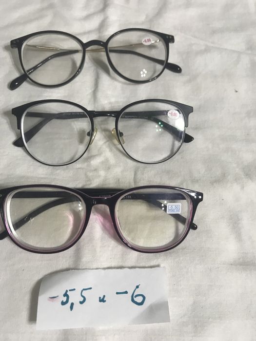 Тонометры, очки минусовые, наколенник.