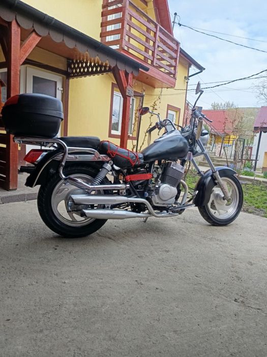 Vând motocicletă Lifan motor 250 cc 2 cilindri